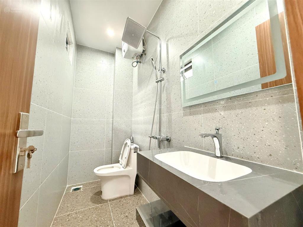 Nhà 2 tầng 2 mê kiệt ô tô 584 tôn đản  diện tích đất 80m2. ngang 6m3