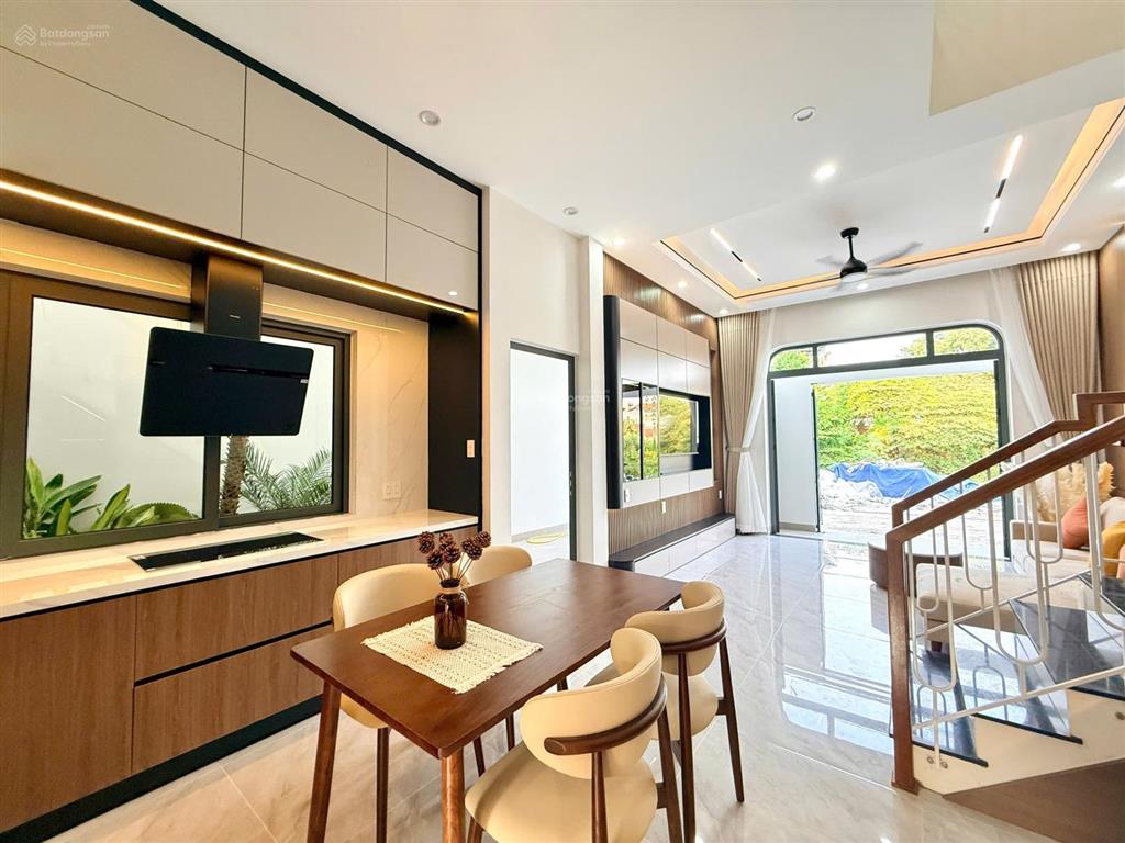 Nhà 2 tầng 2 mê kiệt ô tô 584 tôn đản  diện tích đất 80m2. ngang 6m3