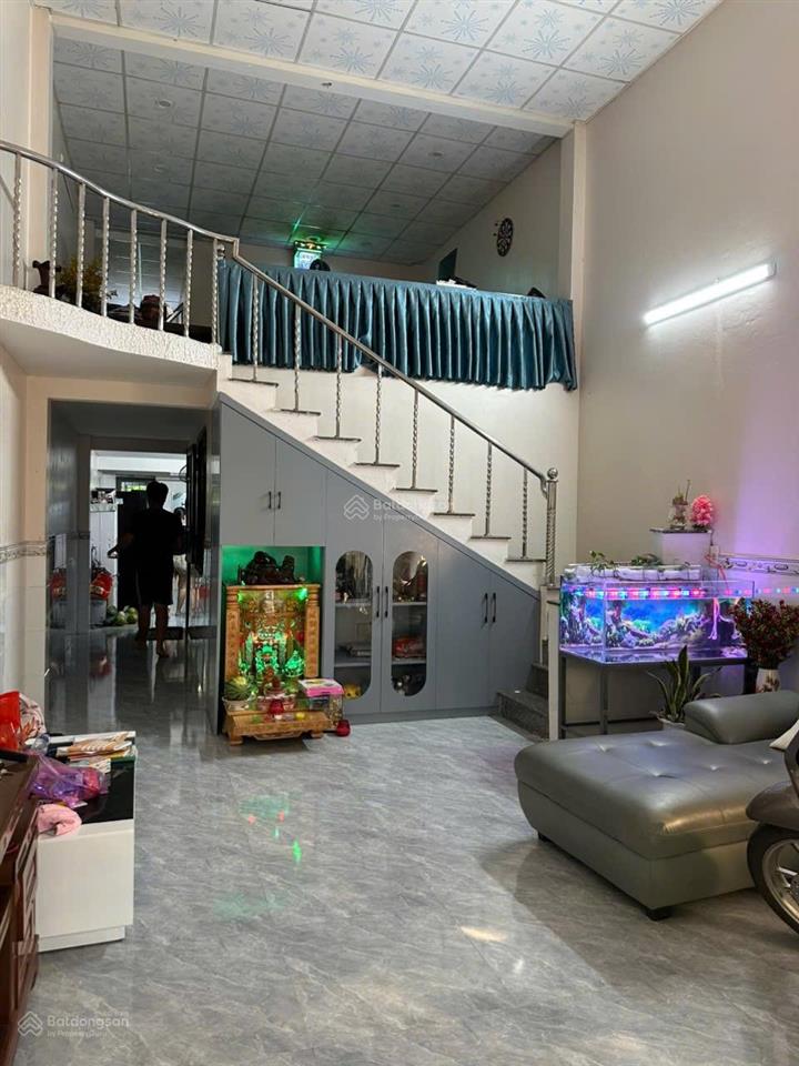 Nhà gác đúc đường 5m5 dương đức hiền . hoà minh . dt 72m2 ngang 4m5 , nhà 2 phòng ngủ ,