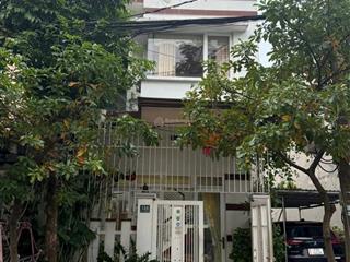 Nhà 2 tầng 2 mê đường 5m5 lê thiệt , gần biển nguyễn tất thành . dt 75m2 ngang 4m5 .