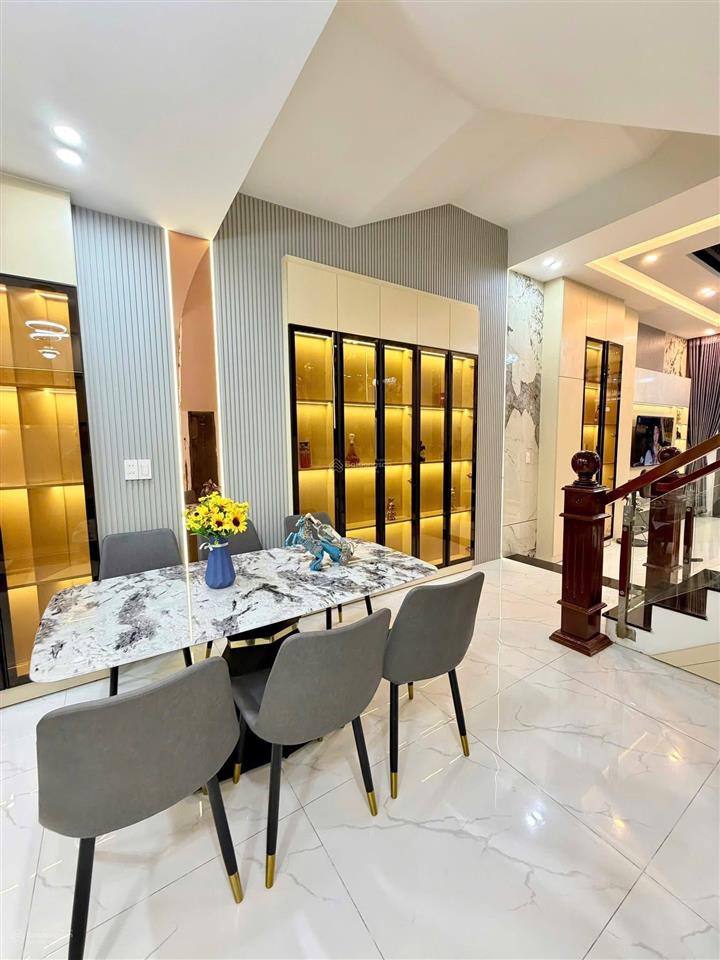 Nhà 3 tầng full nội thất mặt tiền dương đức hiền . hoà minh gần biển nguyễn tất thành