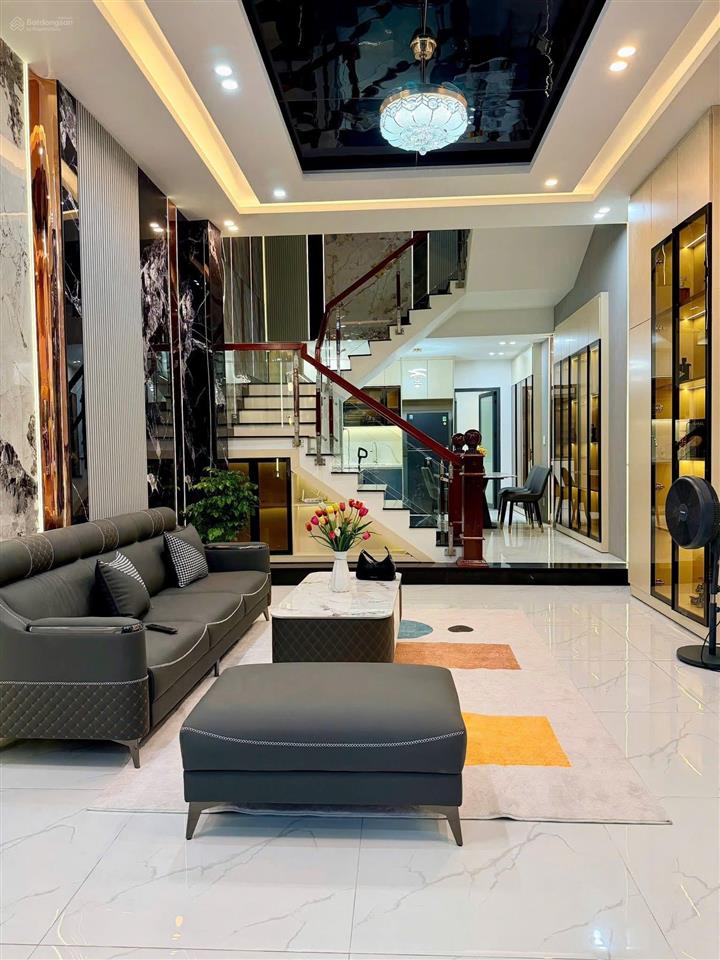 Nhà 3 tầng full nội thất mặt tiền dương đức hiền . hoà minh gần biển nguyễn tất thành