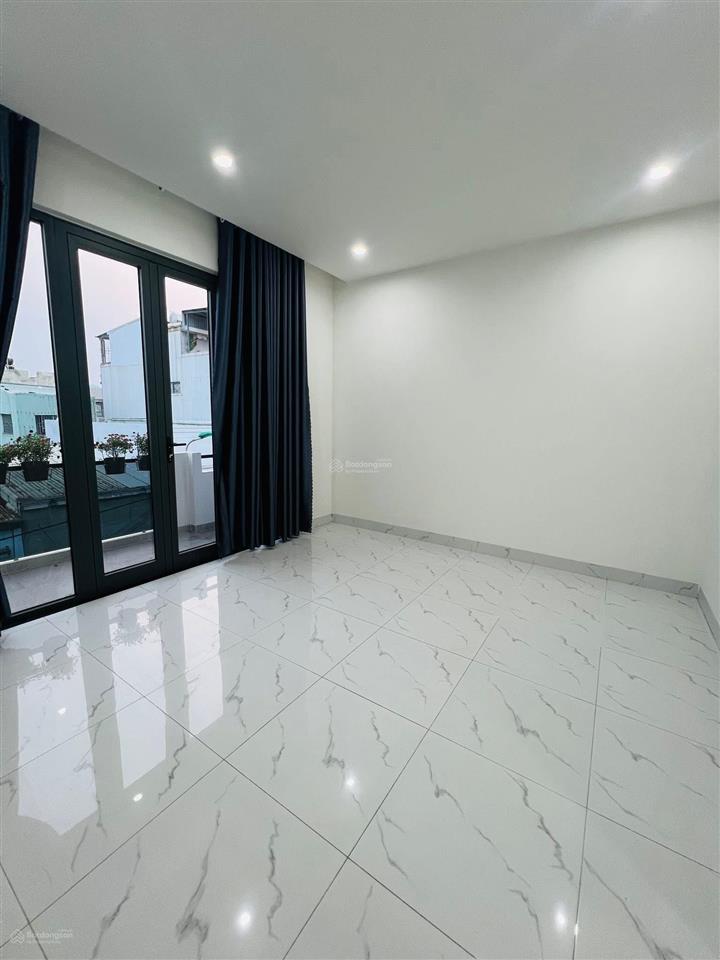 Nhà 3 tầng full nội thất mặt tiền dương đức hiền . hoà minh gần biển nguyễn tất thành