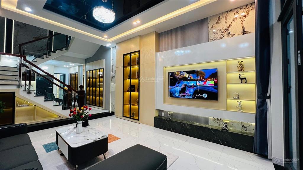 Nhà 3 tầng full nội thất mặt tiền dương đức hiền . hoà minh gần biển nguyễn tất thành