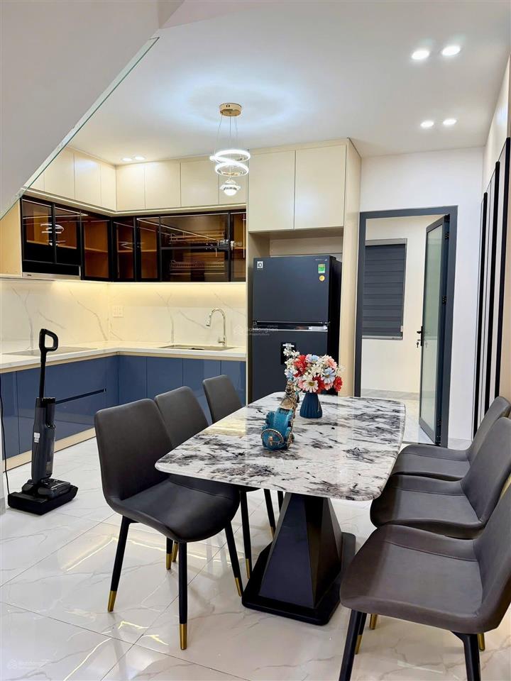 Nhà 3 tầng full nội thất mặt tiền dương đức hiền . hoà minh gần biển nguyễn tất thành