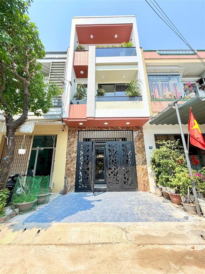 Nhà 3 tầng full nội thất mặt tiền dương đức hiền . hoà minh gần biển nguyễn tất thành