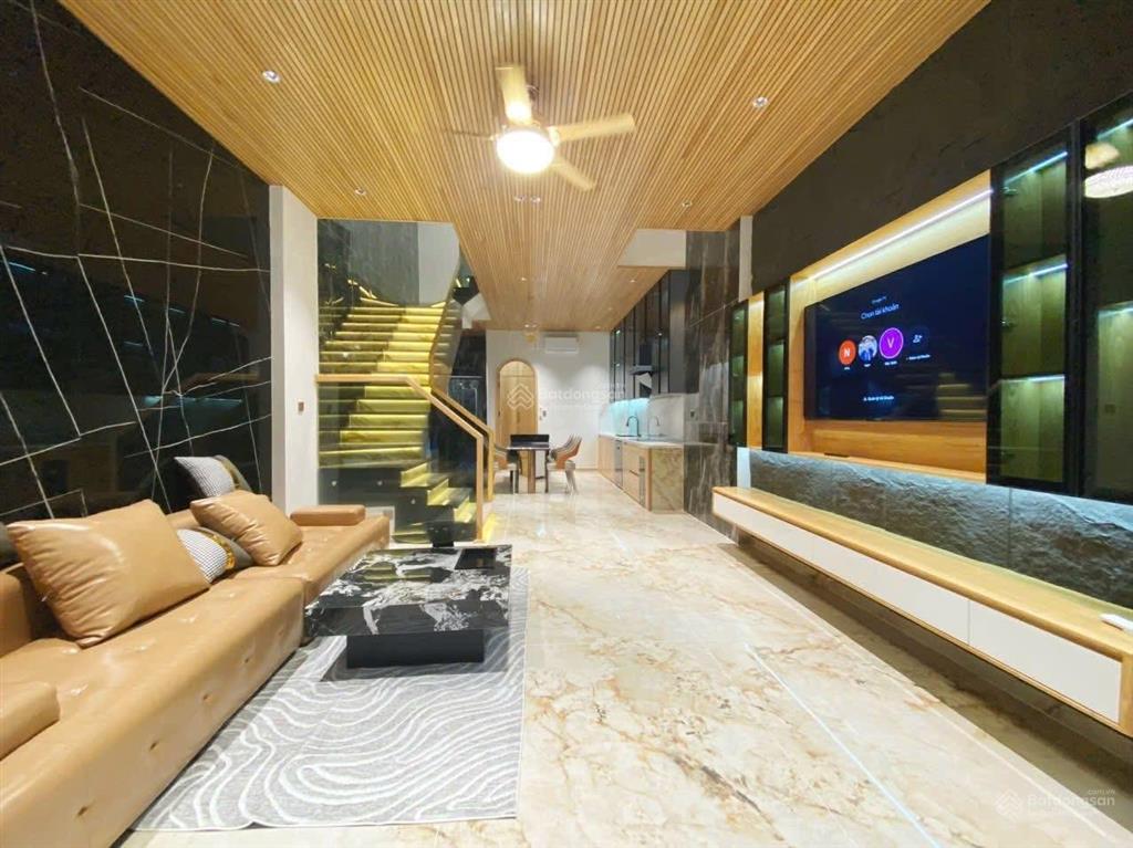 Nhà 3 tầng 3 mê đường lê thiệt . hoà minh , gần biển nguyễn tất thành  dt 72m2 ngang 4m5