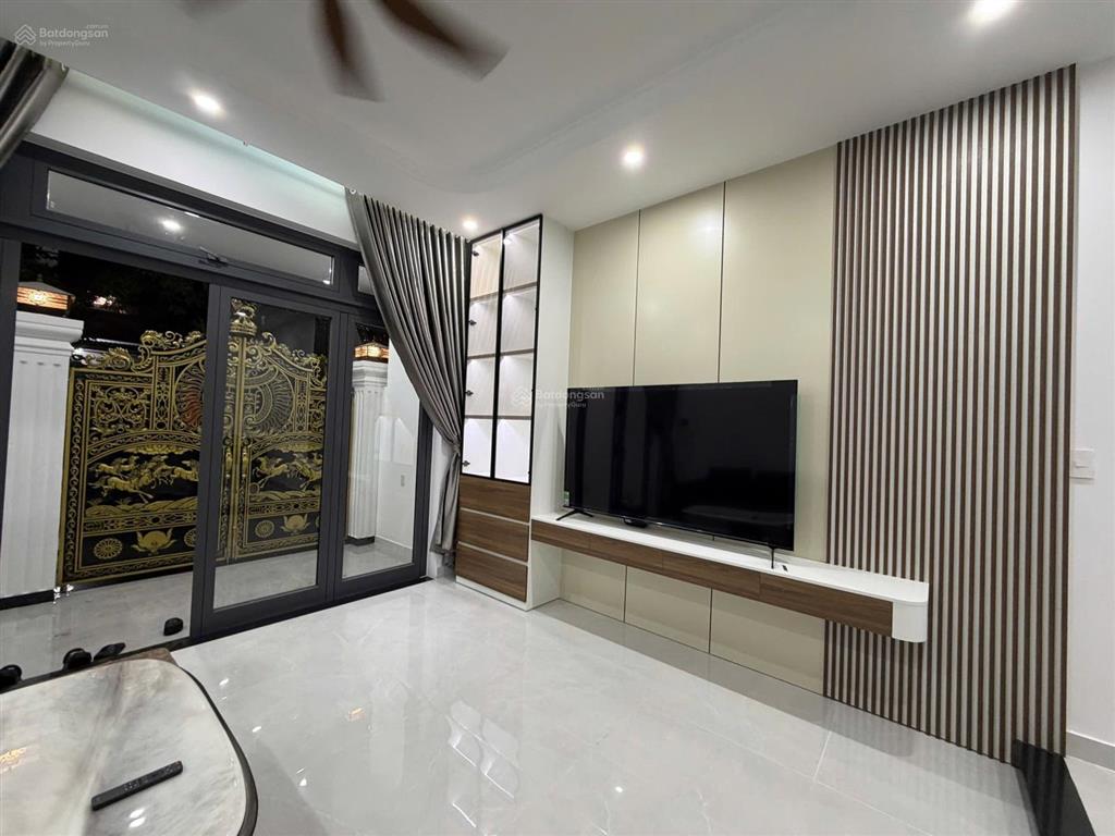 Biệt thự 2 tầng đường 5m5 hoà minh 20  dt 75m2 ngang 5m . hướng đông nam công năng đầy đủ