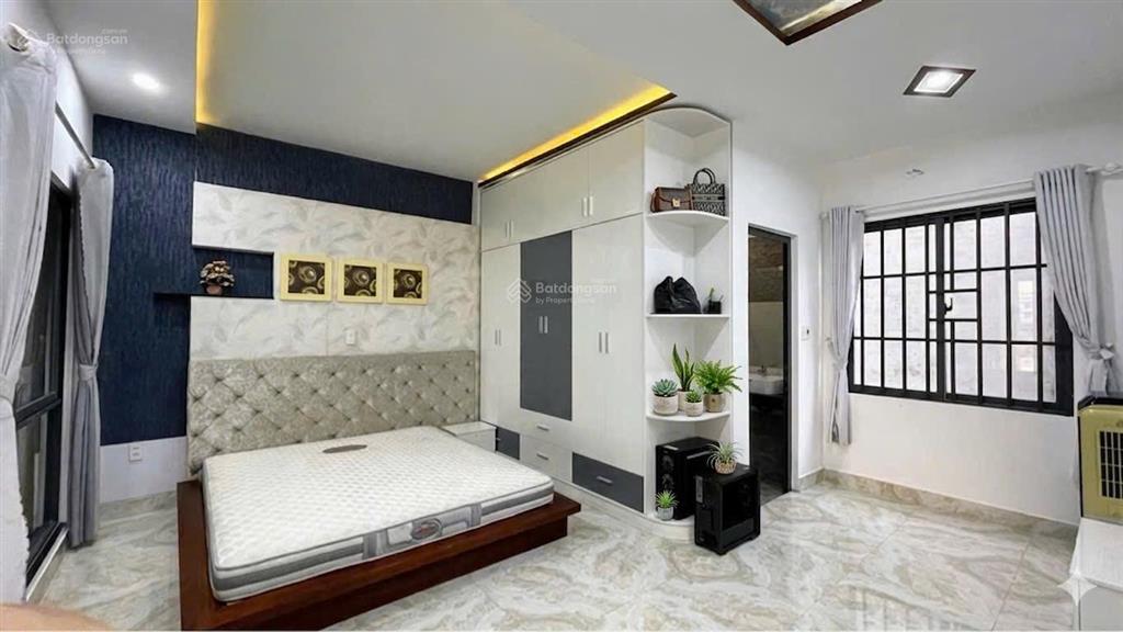 Nhà 4 tầng mê lệch đường 7m5 hoà phú 9 .  dt 90m2 ngang 5m hướng tây bắc