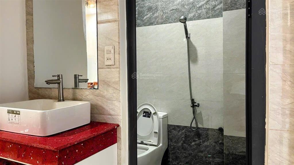 Nhà 4 tầng mê lệch đường 7m5 hoà phú 9 .  dt 90m2 ngang 5m hướng tây bắc