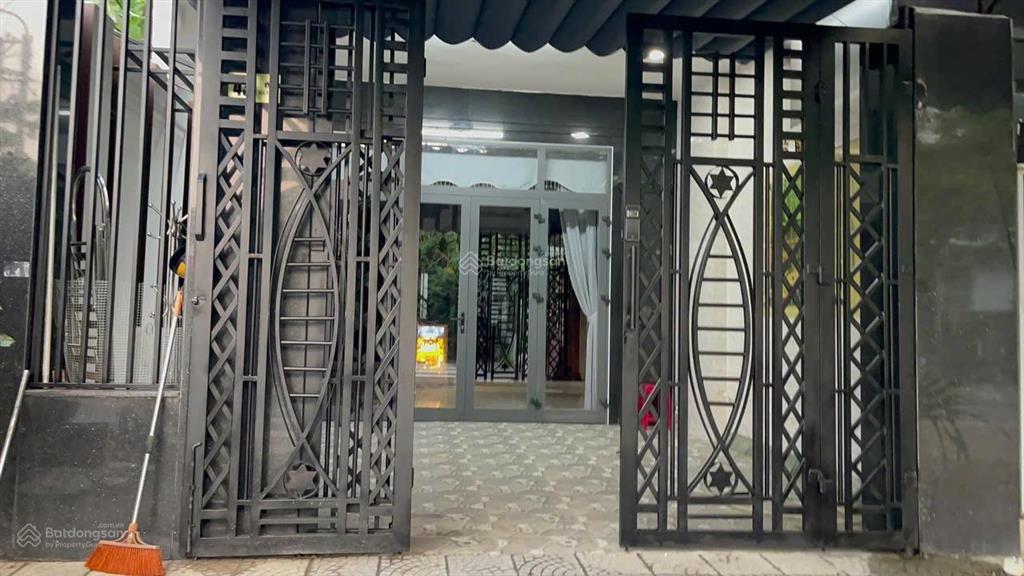 Nhà 4 tầng mê lệch đường 7m5 hoà phú 9 .  dt 90m2 ngang 5m hướng tây bắc