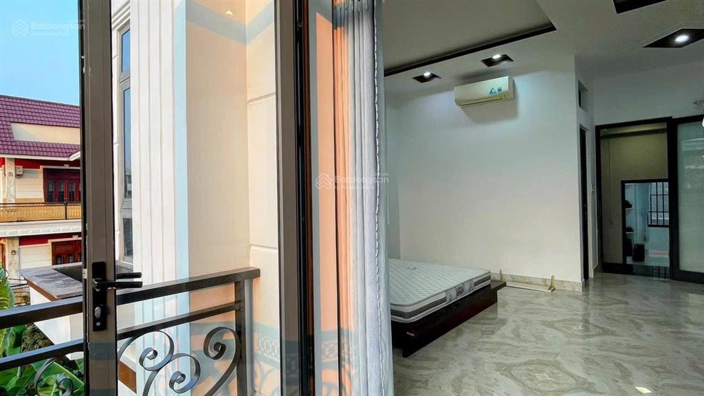 Nhà 4 tầng mê lệch đường 7m5 hoà phú 9 .  dt 90m2 ngang 5m hướng tây bắc