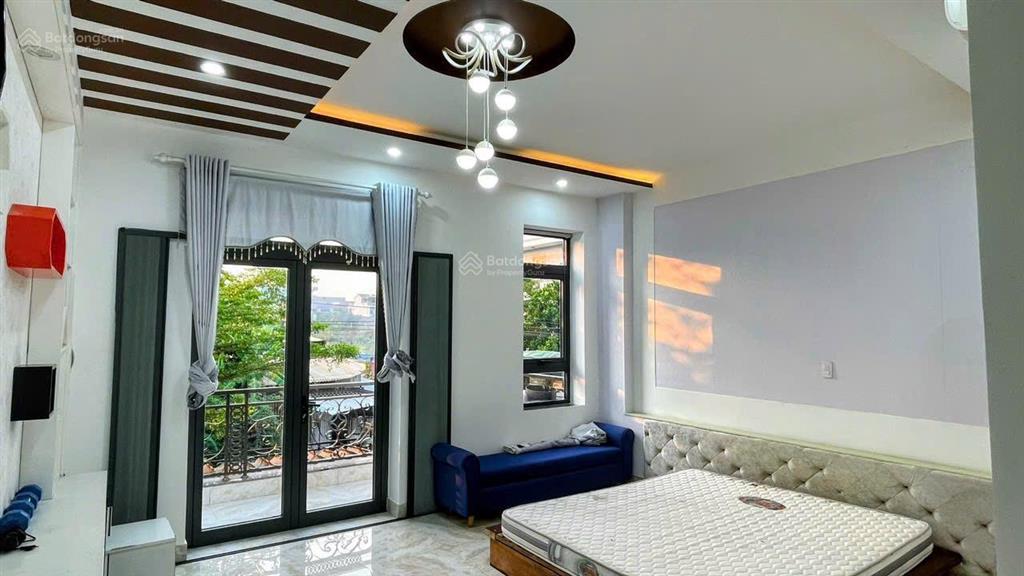 Nhà 4 tầng mê lệch đường 7m5 hoà phú 9 .  dt 90m2 ngang 5m hướng tây bắc