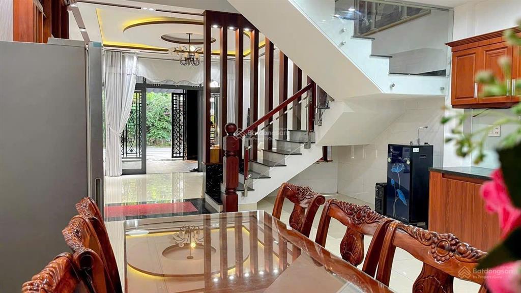 Nhà 4 tầng mê lệch đường 7m5 hoà phú 9 .  dt 90m2 ngang 5m hướng tây bắc