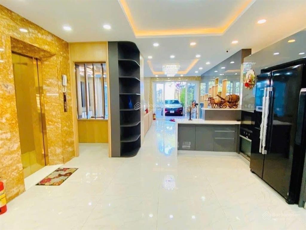 Biệt thự 4 tầng mt thăng long . hải châu . có hồ bơi lớn . thang máy.