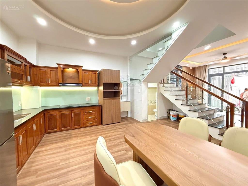 Nhà 2 tầng kiệt k21/.. dũng sĩ thanh khê
 diện tích đất 60m2 ngang 5m
 công năng  2phòng ngủ