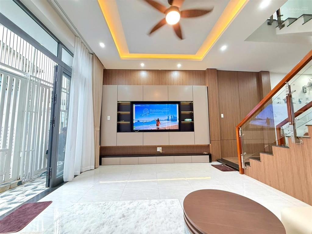 Nhà 2 tầng kiệt k21/.. dũng sĩ thanh khê
 diện tích đất 60m2 ngang 5m
 công năng  2phòng ngủ