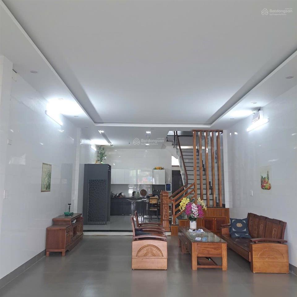 Nhà 2 tầng 2 mê mặt tiền hoàng thị loan. dt 100m2 ngang 5m. giá gả nhanh 10,x tỷ