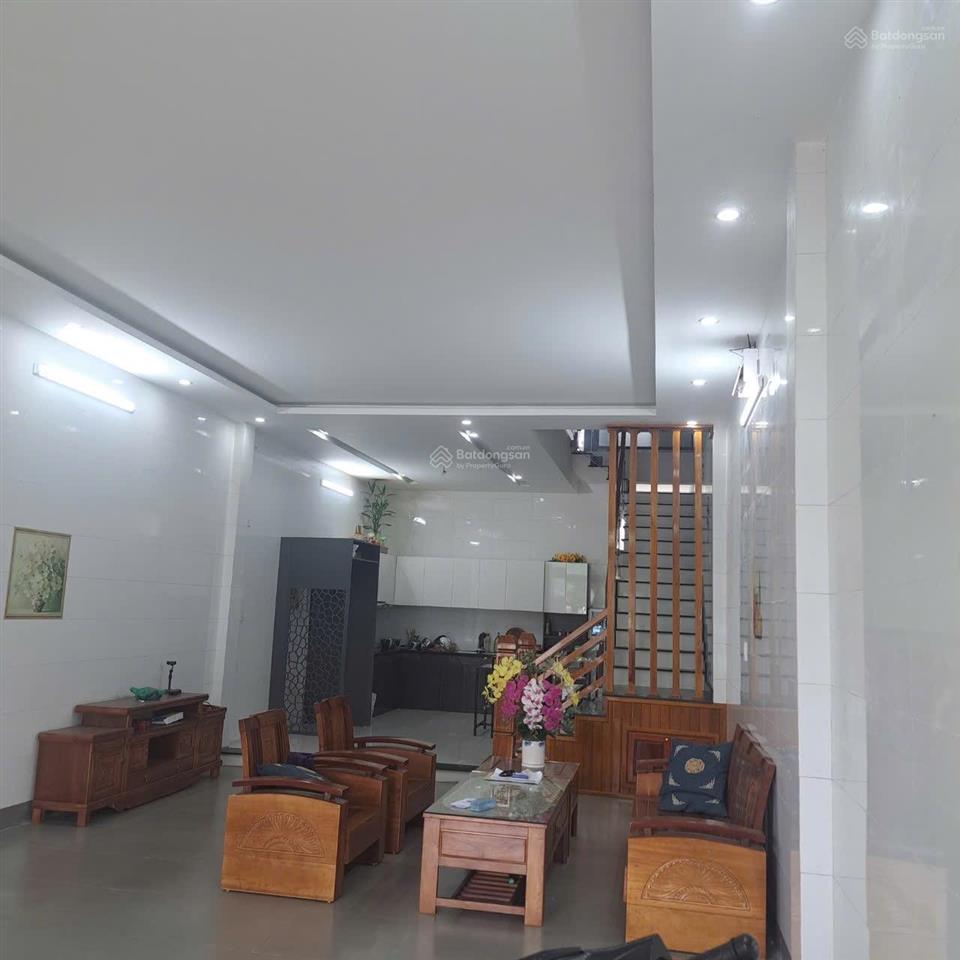 Nhà 2 tầng 2 mê mặt tiền hoàng thị loan. dt 100m2 ngang 5m. giá gả nhanh 10,x tỷ