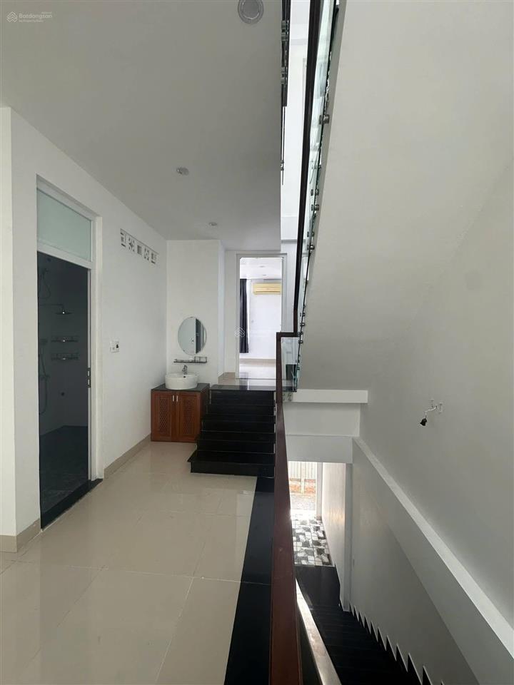 Nhà 3 tầng mt bàu năng 1, gần lý thái tông và gần biển nguyễn tất thành  dt 84m2 ngang 5m