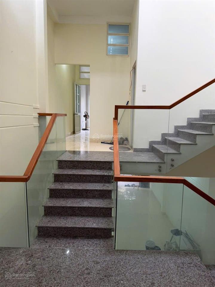 Nhà 3 tầng mặt tiền đương 10m5 hồ quý ly , gần nguyễn xí , trục thông biển nguyễn tất thành ,