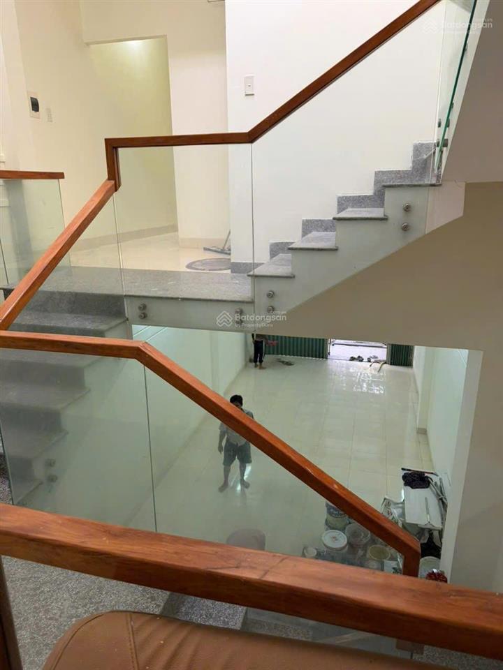 Nhà 3 tầng mặt tiền đương 10m5 hồ quý ly , gần nguyễn xí , trục thông biển nguyễn tất thành ,