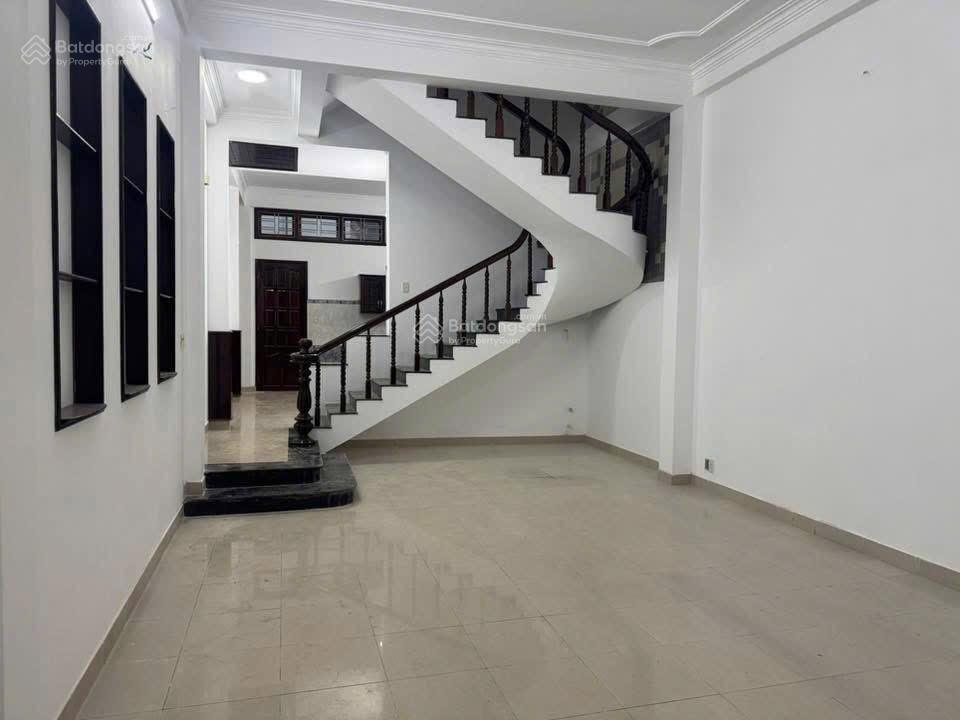 Nhà 4 tầng đường 7m5 hàn thuyên . hải châu . đà nẵng . dt 77m2 ngang 5m . gia zẻ 9t8 tỏi