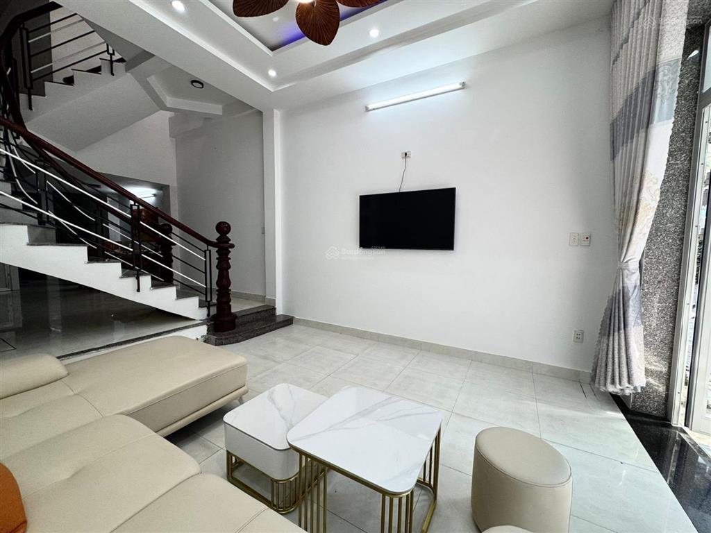 Nhà 2,5 tầng đường nguyễn huy lượng đường 3m75 lề 2m5 (cách biển 200m)  công năng 3 phòng ngủ