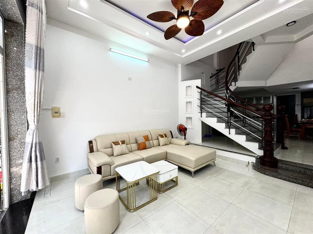 Nhà 2,5 tầng đường nguyễn huy lượng đường 3m75 lề 2m5 (cách biển 200m)  công năng 3 phòng ngủ