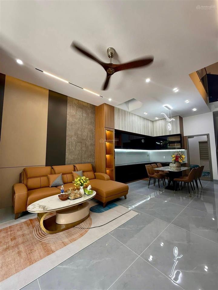 Nhà 3 tầng mt đường hồ tùng mậu nội thất cao cấp, vị trí cực đẹp khu dân cư văn minh