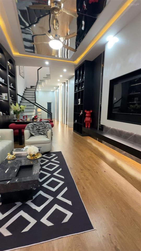 Nhà 3 tầng vị trí kinh doanh, kiệt ô tô k83/.. huỳnh ngọc huệ. dt 64m² ngang gần 5m