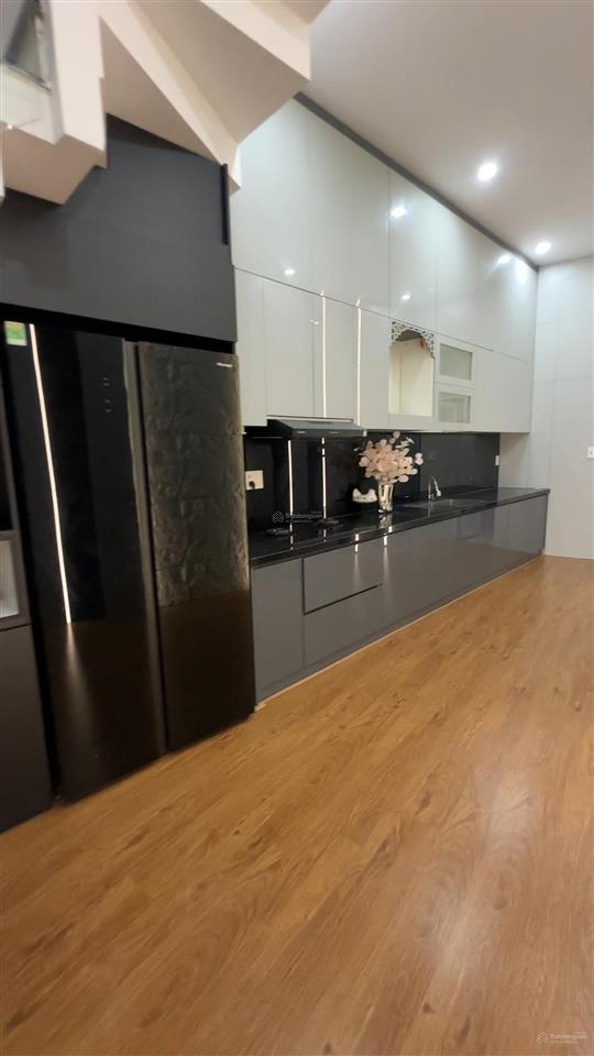 Nhà 3 tầng vị trí kinh doanh, kiệt ô tô k83/.. huỳnh ngọc huệ. dt 64m² ngang gần 5m