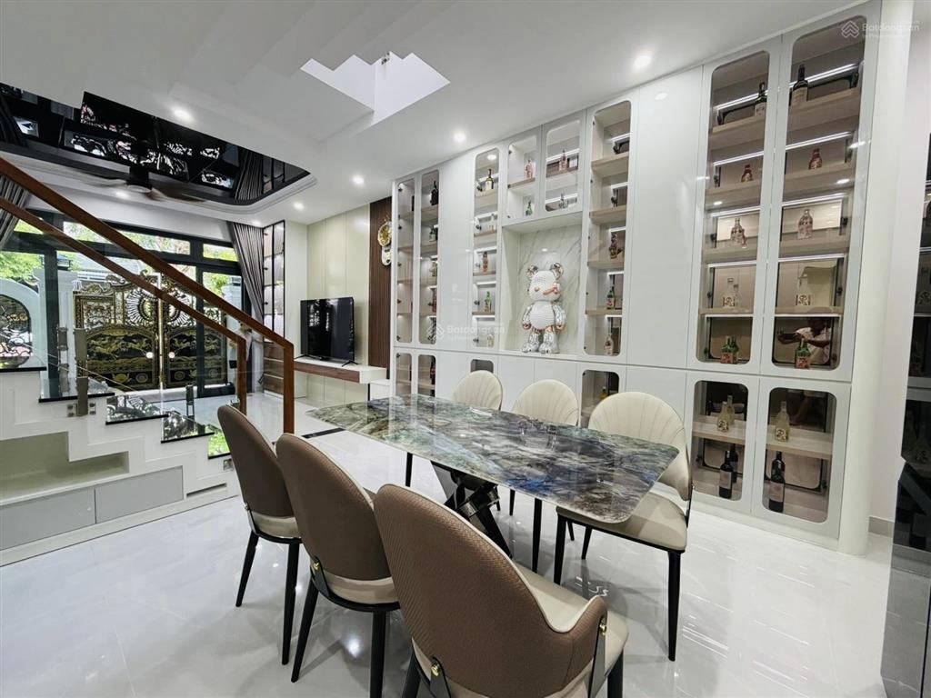 Nhà 2 tầng đường hoà minh 20 .  dt 75m2 ngang 5m hướng đông nam