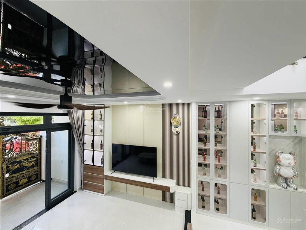 Nhà 2 tầng đường hoà minh 20 .  dt 75m2 ngang 5m hướng đông nam
