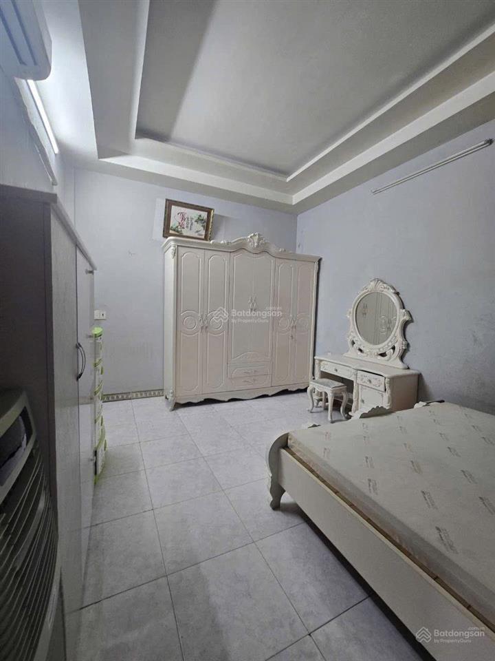 Nhà 3 tầng mt trần cao vân, thanh khê, đà nẵng
diện tích 81,1m2 ngang 5,2m. dtsd 237m2.