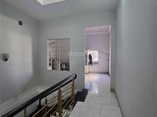 Nhà 3 tầng mt trần cao vân, thanh khê, đà nẵng
diện tích 81,1m2 ngang 5,2m. dtsd 237m2.