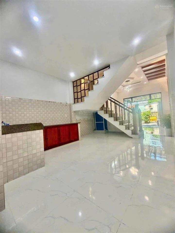 Nhà 2 tầng đường nại thịnh 6 . sơn trà .
gần sông gần khán đài pháo hoa công năng  4p ngủ 2wc