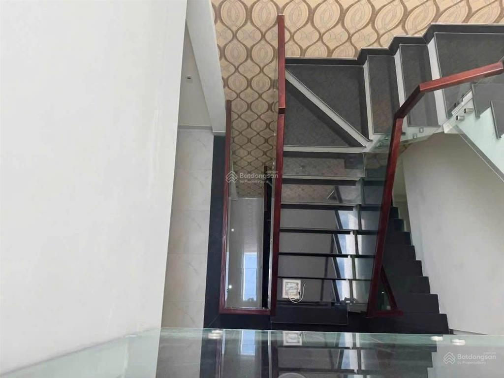 Nhà 3 tầng 3 mê đường phú lộc 21, hòa minh.
 dt 81m2 ngang 4m5 hướng tây bắc, 3 phòng ngủ