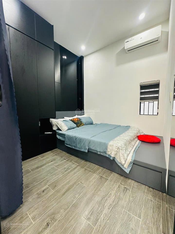 Nhà 3 tầng mặt tiền đường nguyễn chích, gần biển nguyễn tất thành
 diện tích 80m2 ngang 5m
