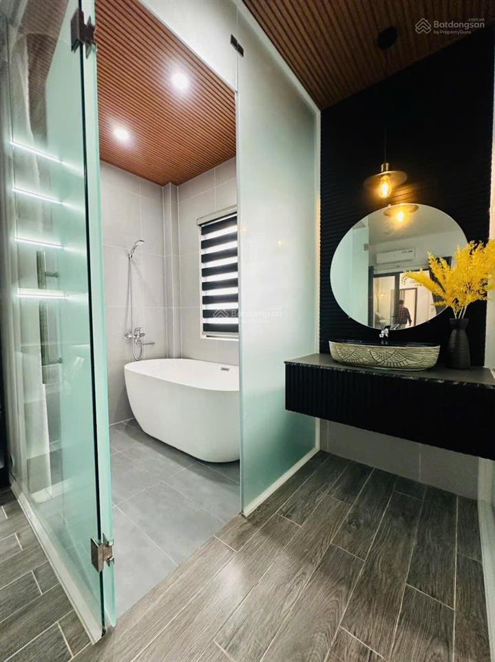 Nhà 3 tầng mặt tiền đường nguyễn chích, gần biển nguyễn tất thành
 diện tích 80m2 ngang 5m