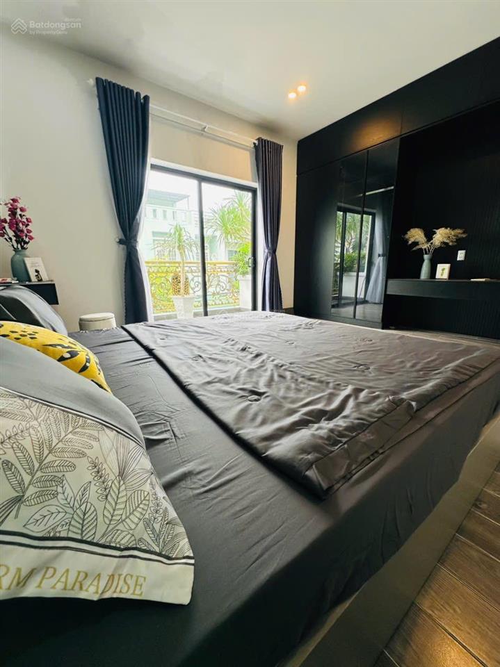 Nhà 3 tầng mặt tiền đường nguyễn chích, gần biển nguyễn tất thành
 diện tích 80m2 ngang 5m