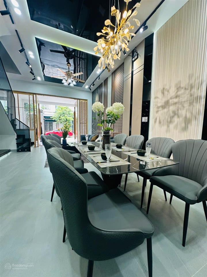 Nhà 3 tầng mặt tiền đường nguyễn chích, gần biển nguyễn tất thành
 diện tích 80m2 ngang 5m
