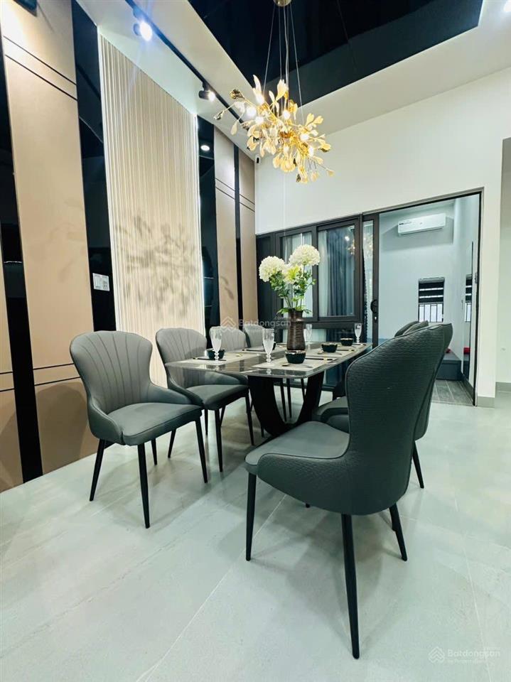 Nhà 3 tầng mặt tiền đường nguyễn chích, gần biển nguyễn tất thành
 diện tích 80m2 ngang 5m