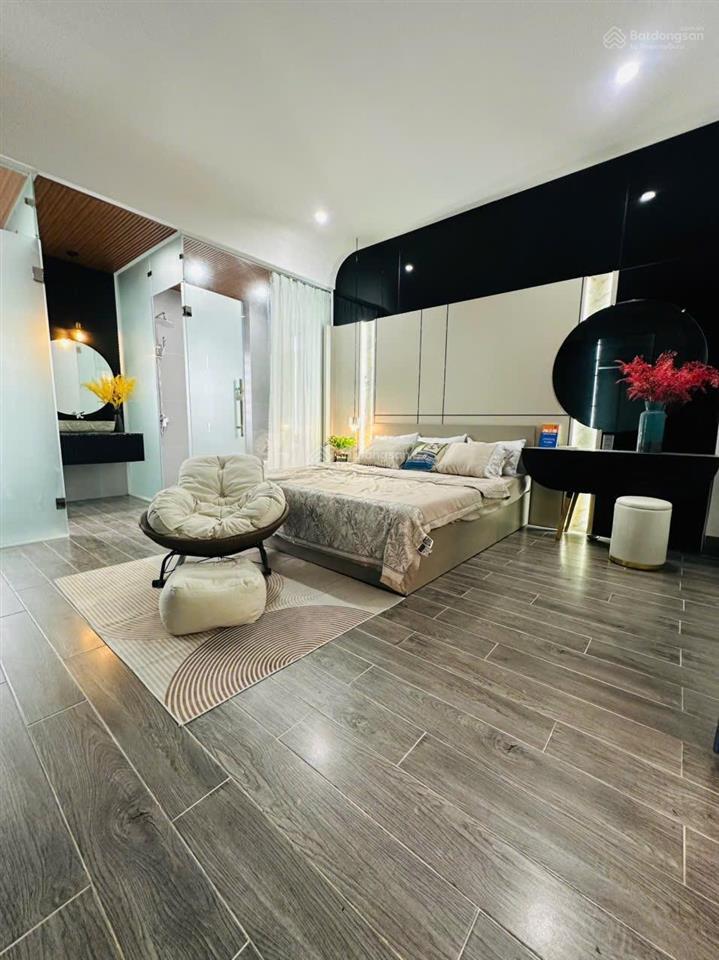 Nhà 3 tầng mặt tiền đường nguyễn chích, gần biển nguyễn tất thành
 diện tích 80m2 ngang 5m