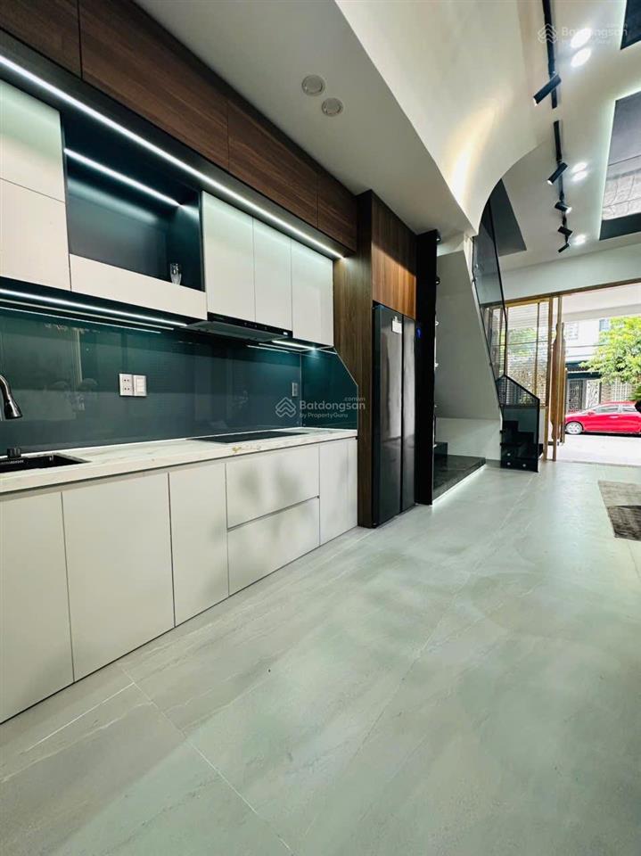 Nhà 3 tầng mặt tiền đường nguyễn chích, gần biển nguyễn tất thành
 diện tích 80m2 ngang 5m