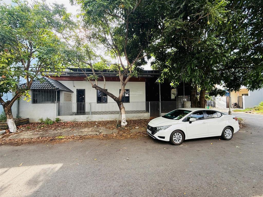 Nhà cấp 4 góc 2 mặt tiền đường trần quý khoách và hoà minh 18. dt 173m2 ngang 9m9, gả nhanh 11,xtỷ