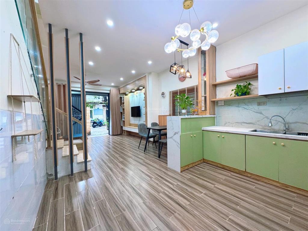 Nhà 2,5 tầng kiệt hoàng diệu. hải châu
cách chợ hoàng diệu 20m
 dt 45m2  nhà gồm 3pn, 2 wc,