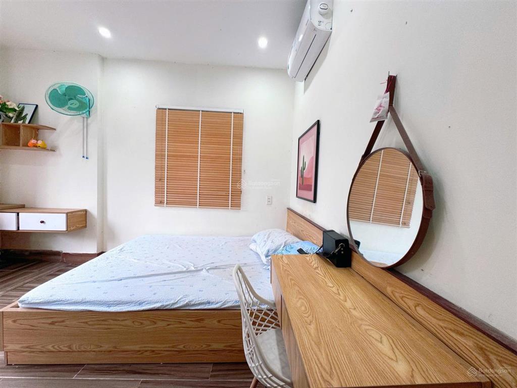 Nhà 2,5 tầng kiệt hoàng diệu. hải châu
cách chợ hoàng diệu 20m
 dt 45m2  nhà gồm 3pn, 2 wc,