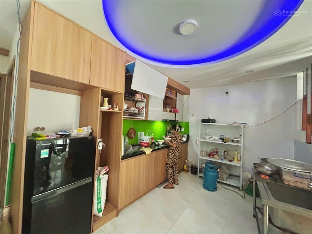 Nhà gác lửng kiệt 3m nguyễn chánh. gần biển nguyễn tất thành. dt 60m2 ngang 5m vuông vứt,