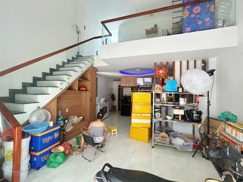 Nhà gác lửng kiệt 3m nguyễn chánh. gần biển nguyễn tất thành. dt 60m2 ngang 5m vuông vứt,